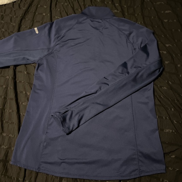 Athletic pullover - Picture 2 of 3